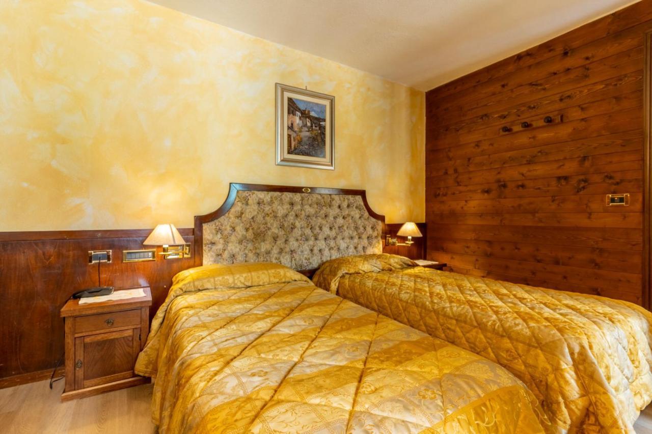 Hotel Des Alpes Saint-Rhemy-En-Bosses Eksteriør billede
