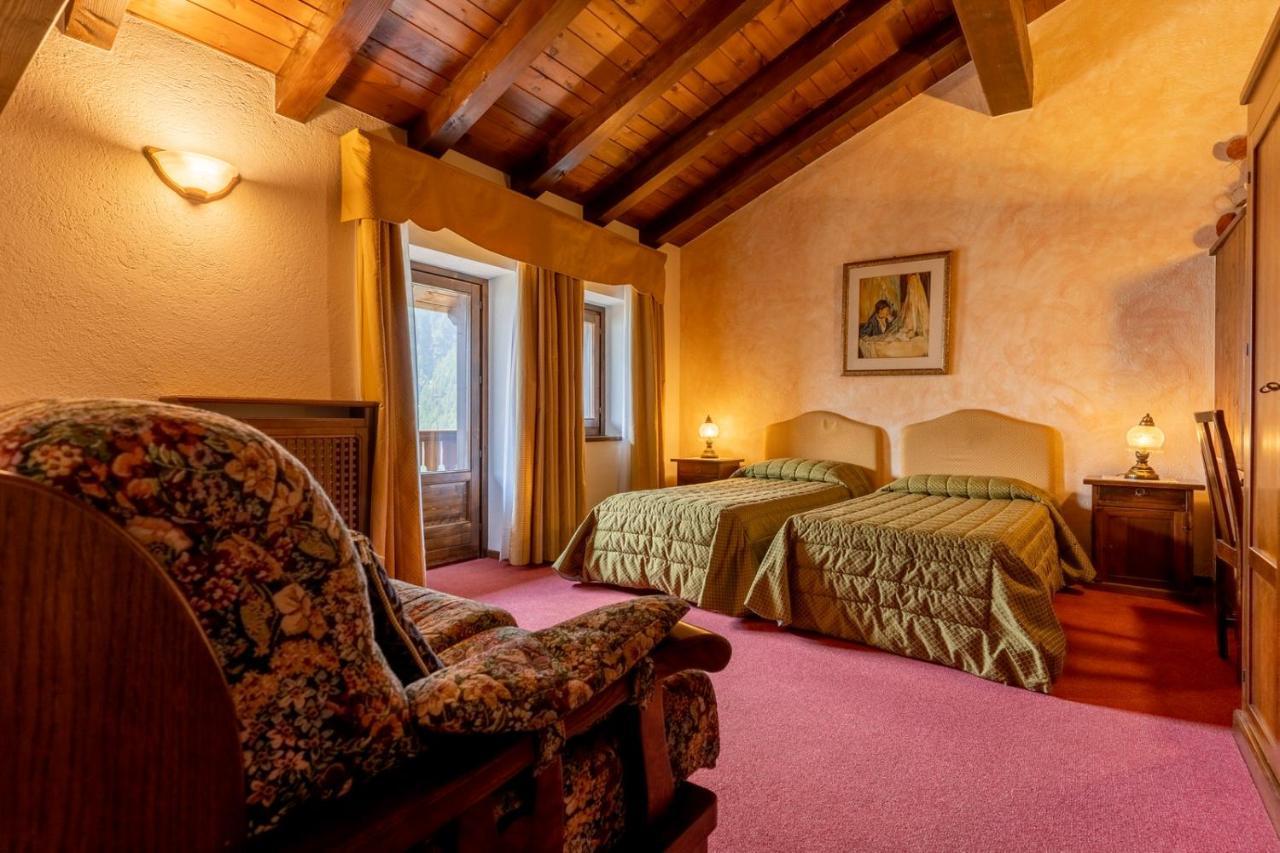 Hotel Des Alpes Saint-Rhemy-En-Bosses Eksteriør billede