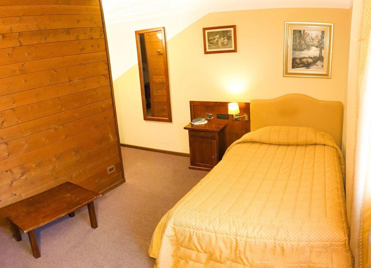 Hotel Des Alpes Saint-Rhemy-En-Bosses Eksteriør billede